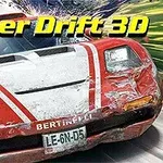 Super Drift 3D Punainen urheiluauto, jossa on valkoinen raita ja vaurioitunut etupuskuri, dynaamisessa liikkeessä kohti katsojaa