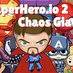 Sarjakuvatyylisiä supersankarihahmoja seisomassa vieri vieressä värikkäällä taustalla, keskellä punaviittainen hahmo ja taustalla teksti SuperHero