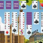 Korttipeli, jossa taustalla näkyy Lontoon maisema parlamenttitaloineen ja Big Ben -kelloineen