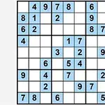 Sudoku-ruudukko, jossa on osittain täytetyt numerot ja siniset taustavärit