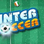 Vihreällä taustalla on iso teksti Winter Soccer, jossa sana S on jalkapallon edessä, ja sivuilla on kaksi maapallolippua